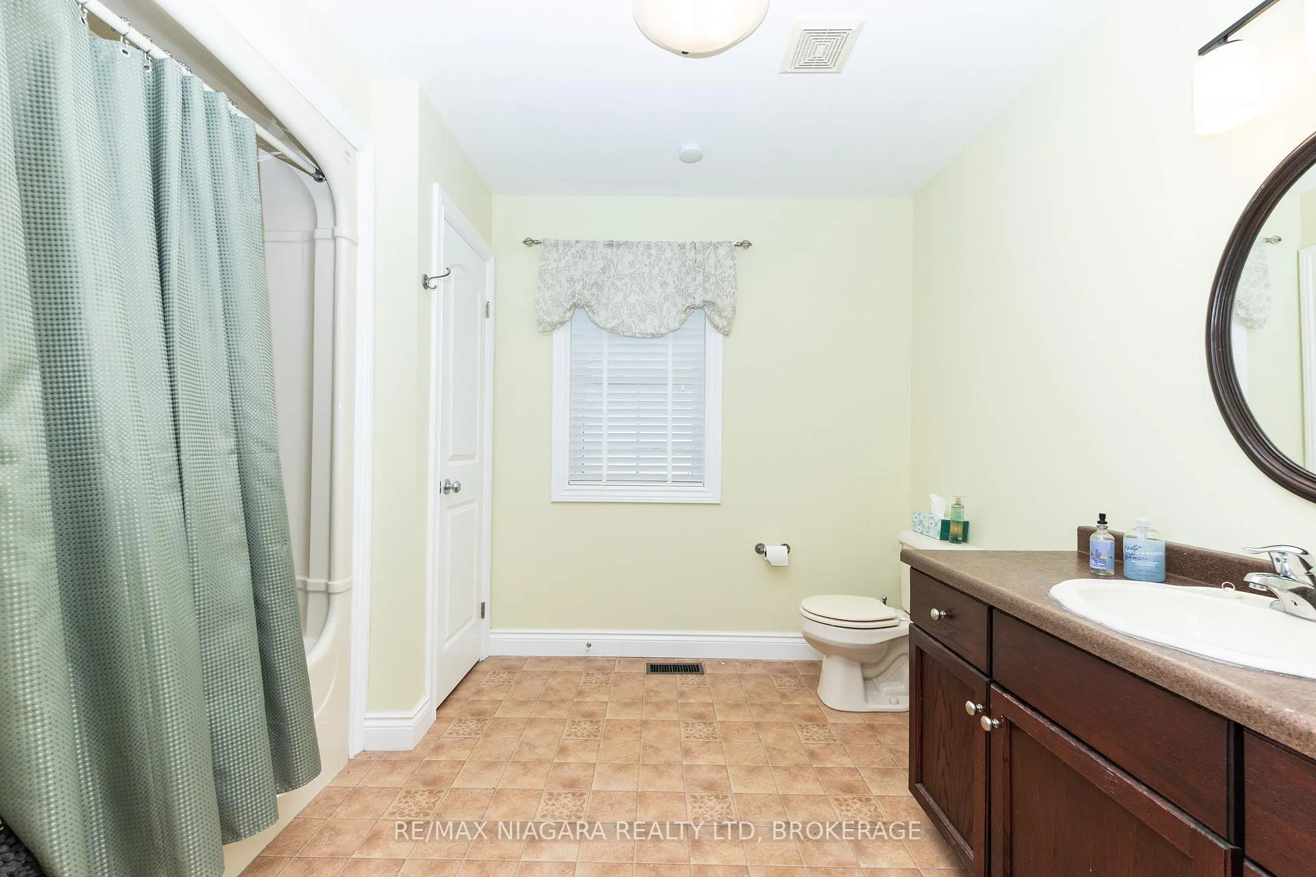 Photo 42 of 8001 Netherby Road, Niagara Falls, Schisler — HOMEH