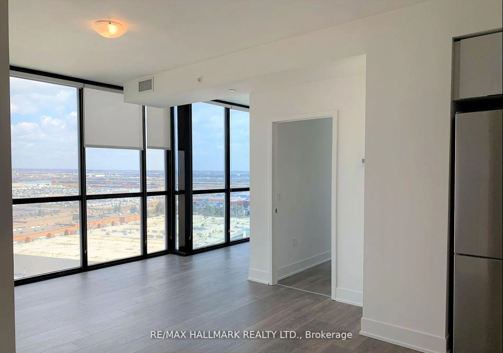Photo 5 of Unit 1008, 2916 Highway 7, Vaughan, Concord — HOMEH