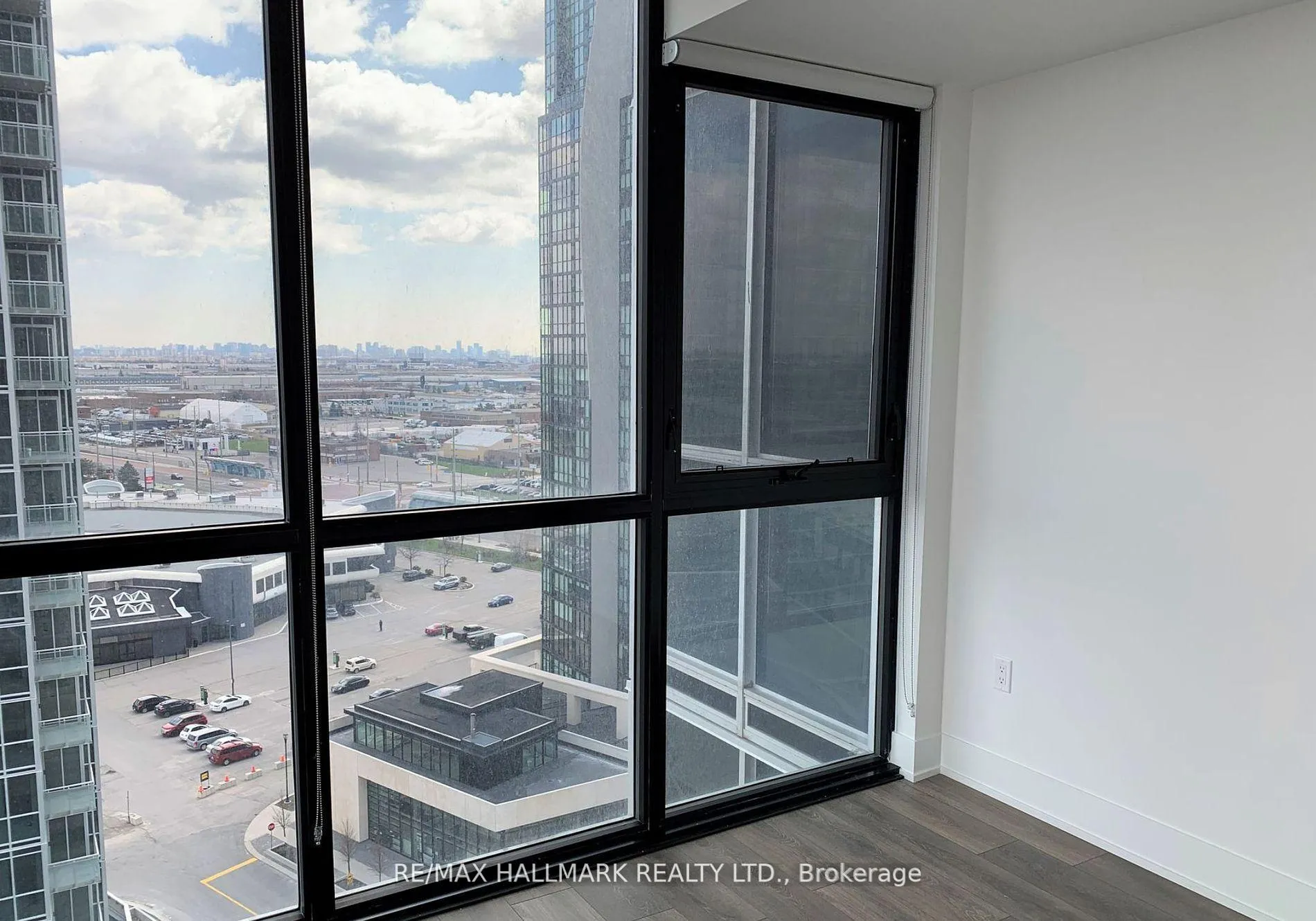 Photo 11 of Unit 1008, 2916 Highway 7, Vaughan, Concord — HOMEH