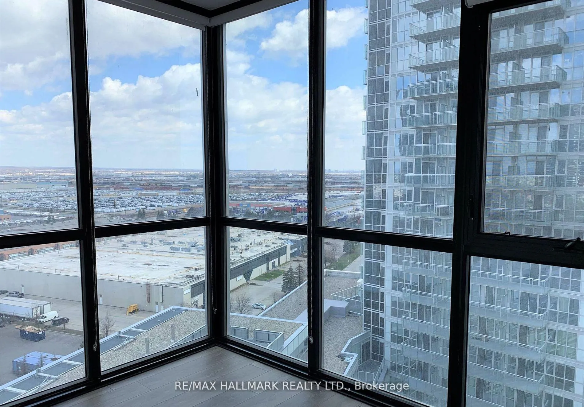 Photo 12 of Unit 1008, 2916 Highway 7, Vaughan, Concord — HOMEH