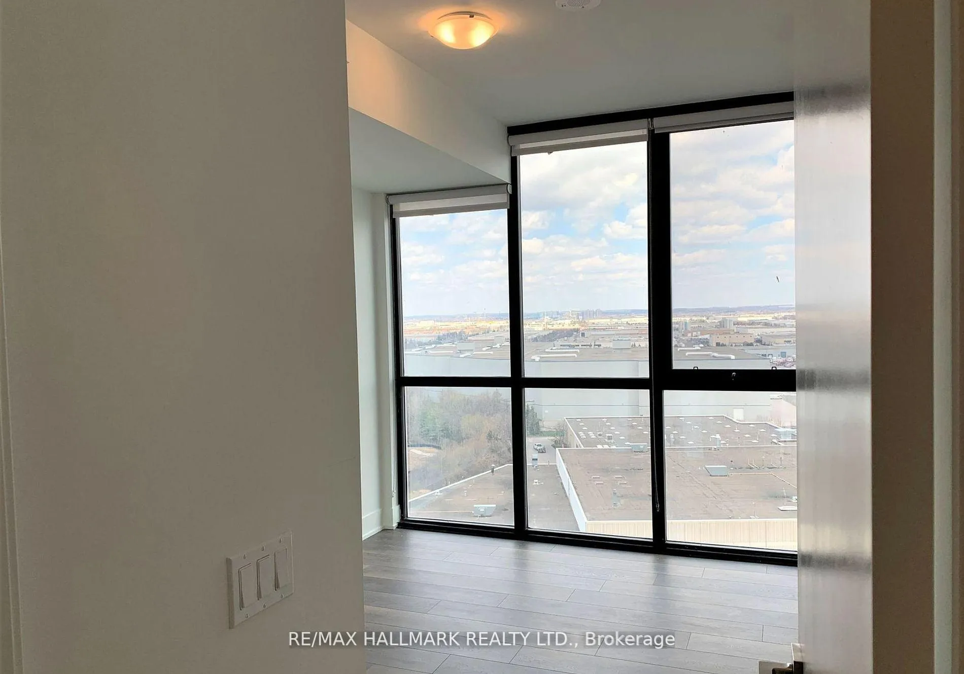 Photo 13 of Unit 1008, 2916 Highway 7, Vaughan, Concord — HOMEH