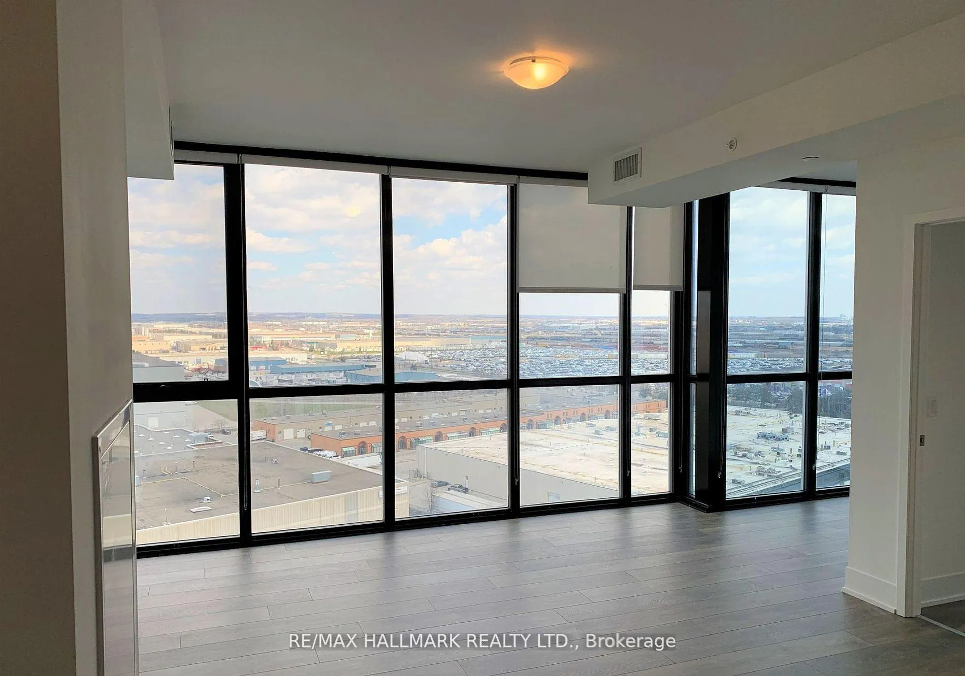 Photo 14 of Unit 1008, 2916 Highway 7, Vaughan, Concord — HOMEH
