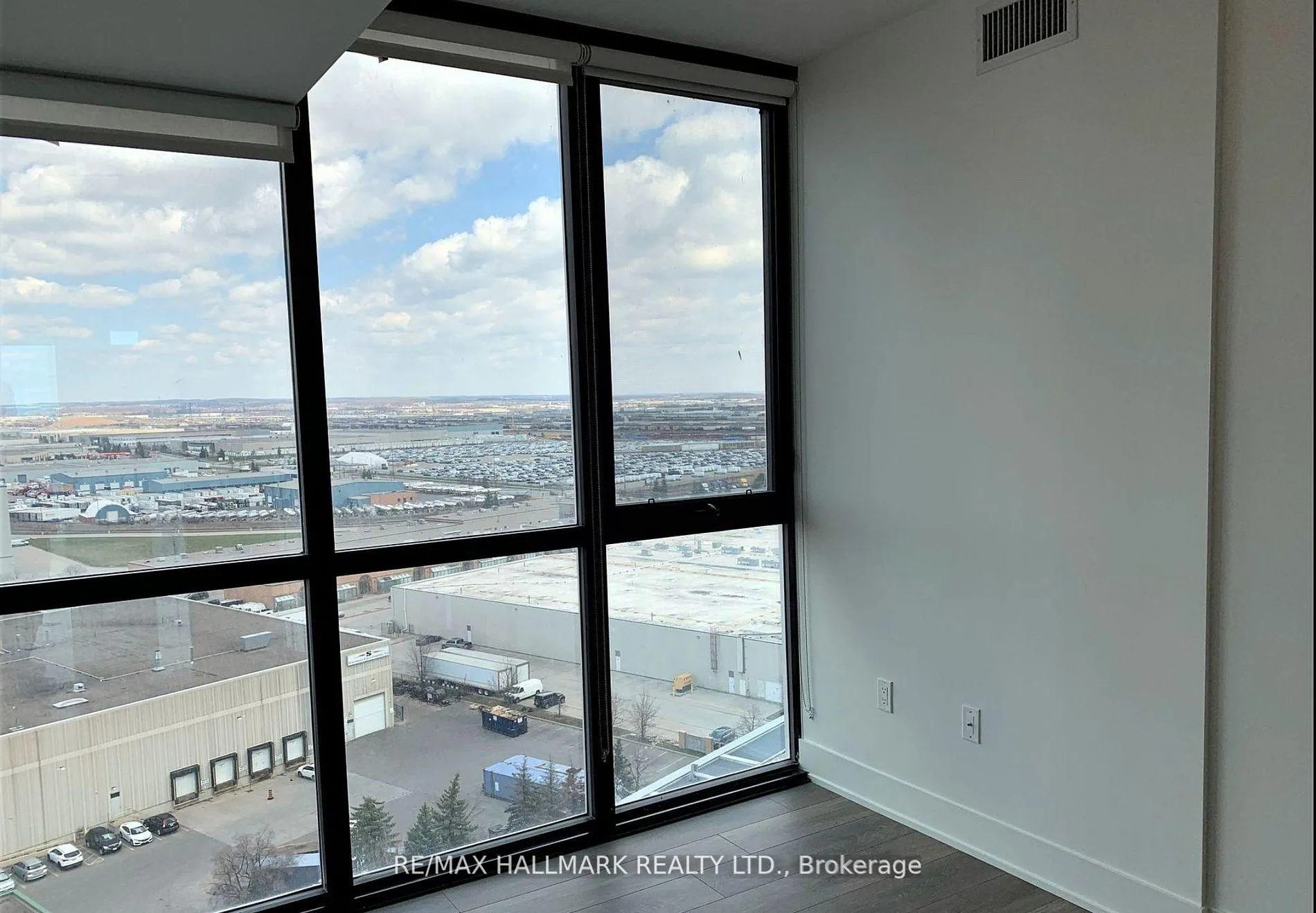 Photo 15 of Unit 1008, 2916 Highway 7, Vaughan, Concord — HOMEH