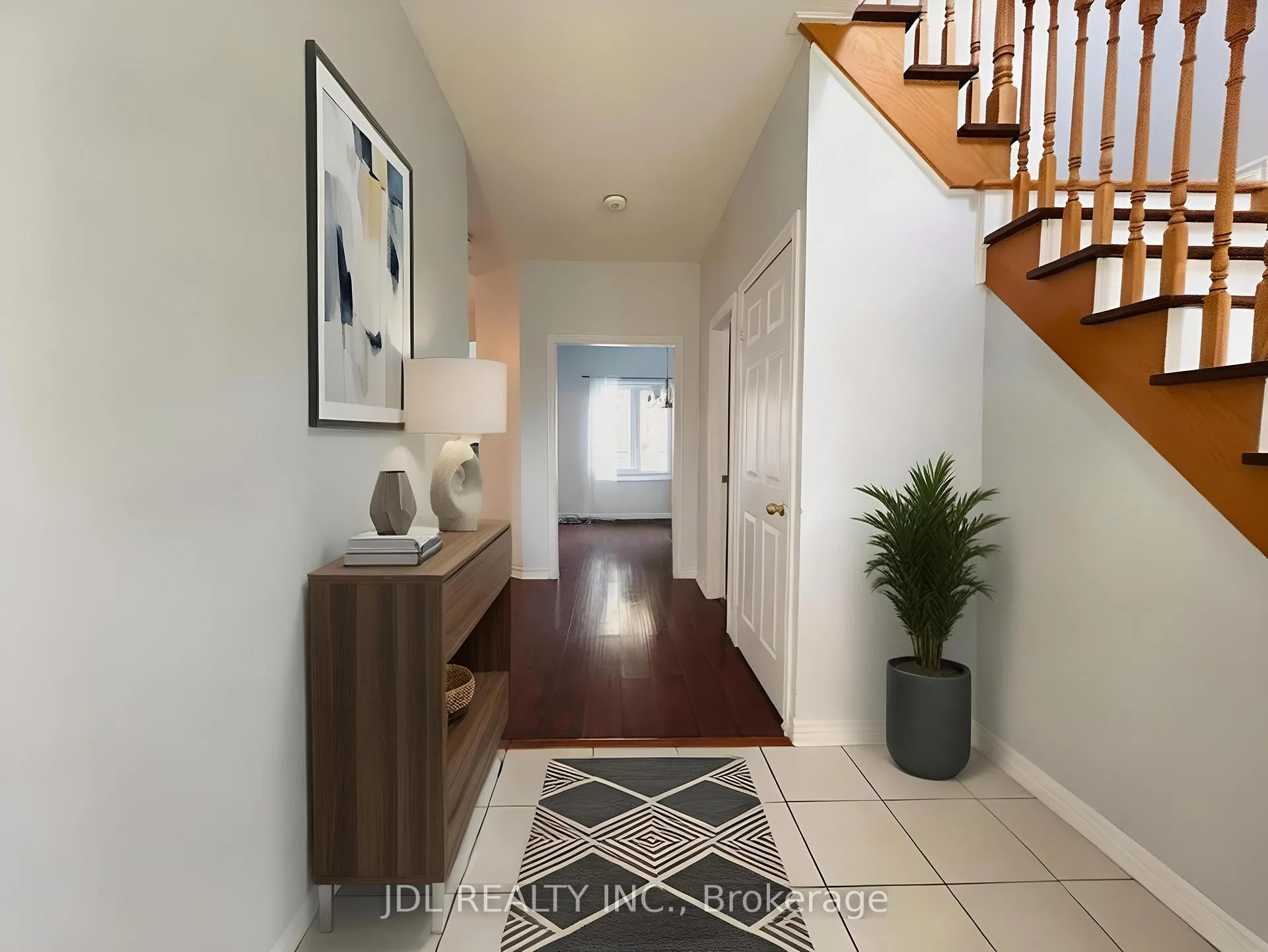 Photo 5 of Unit Upper, 45 Laurelbank Crescent, Georgina, Keswick South — HOMEH