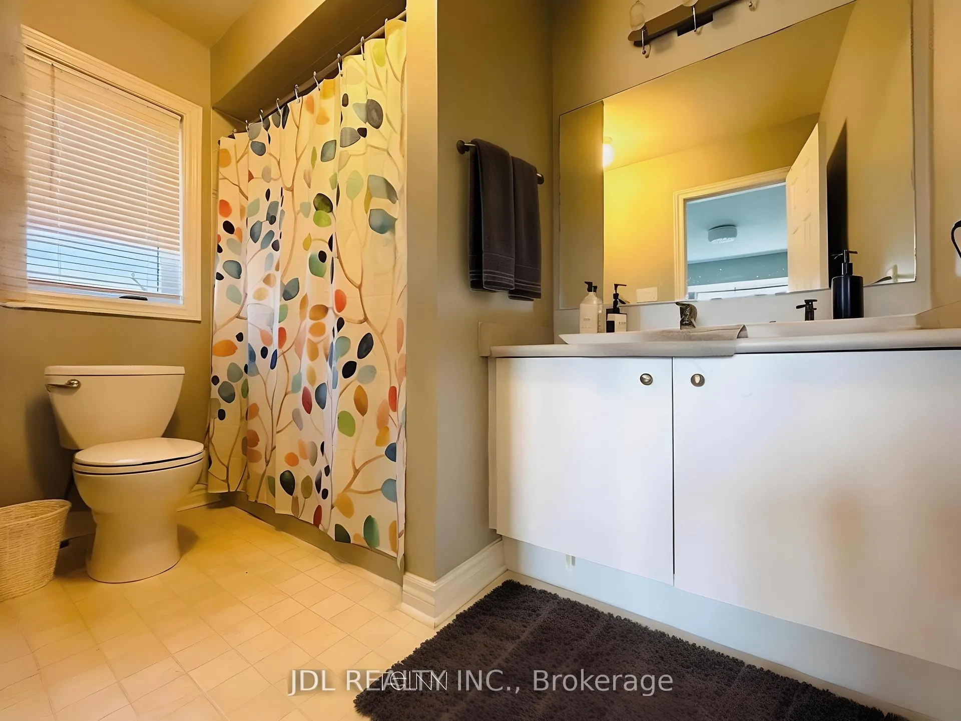 Photo 11 of Unit Upper, 45 Laurelbank Crescent, Georgina, Keswick South — HOMEH