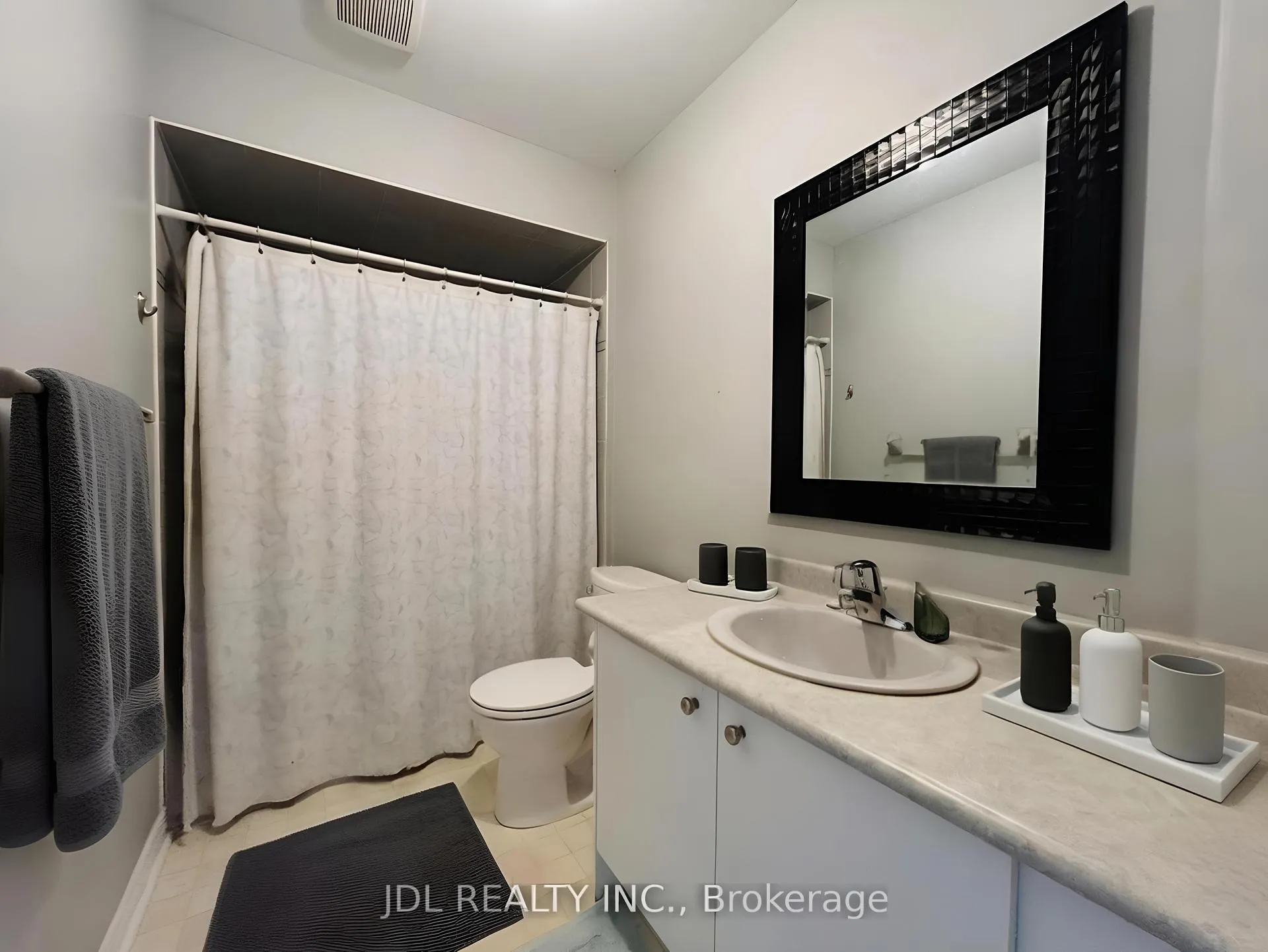 Photo 14 of Unit Upper, 45 Laurelbank Crescent, Georgina, Keswick South — HOMEH