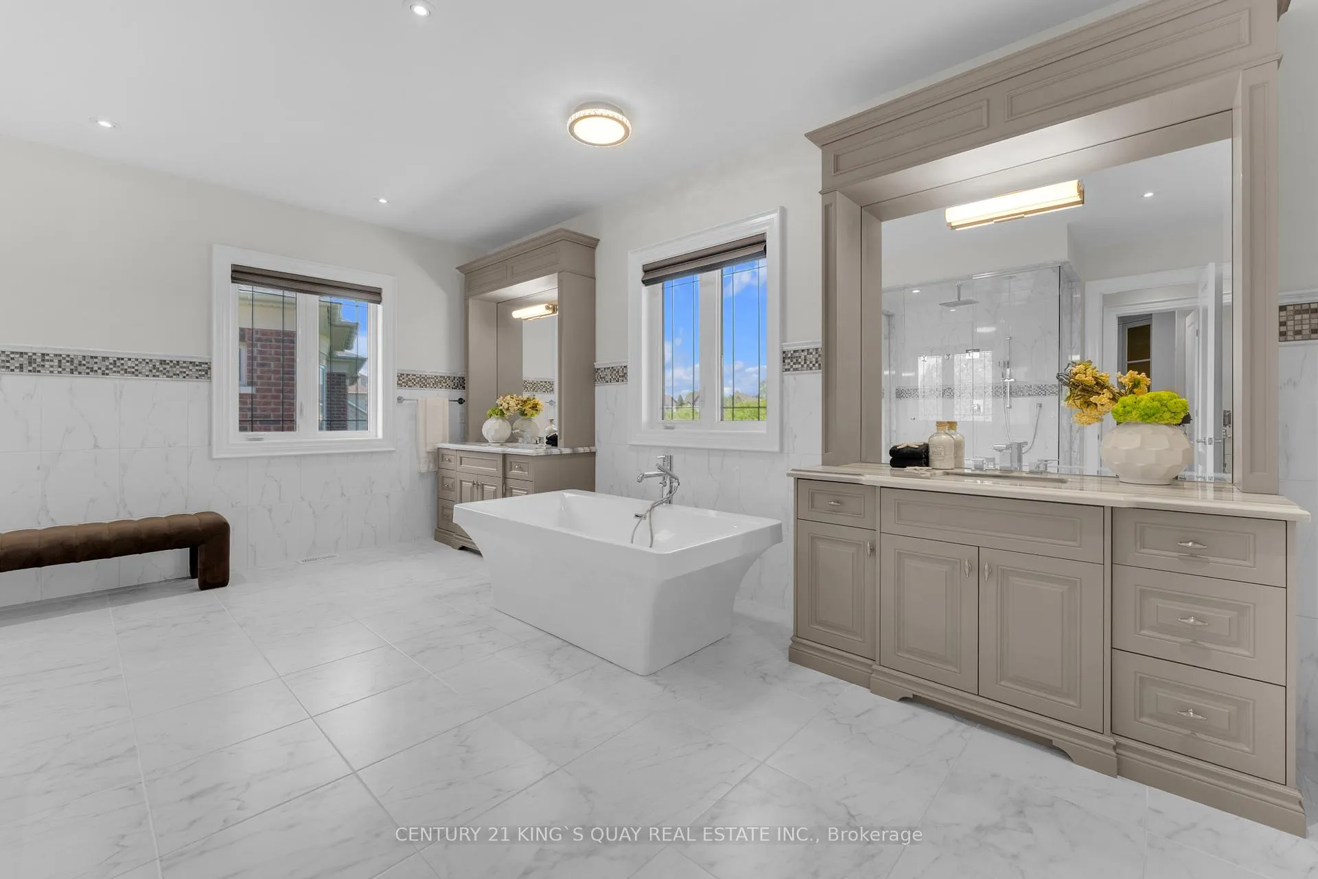Photo 24 of Unit 32, 32 Hogan Court, King, King City — HOMEH