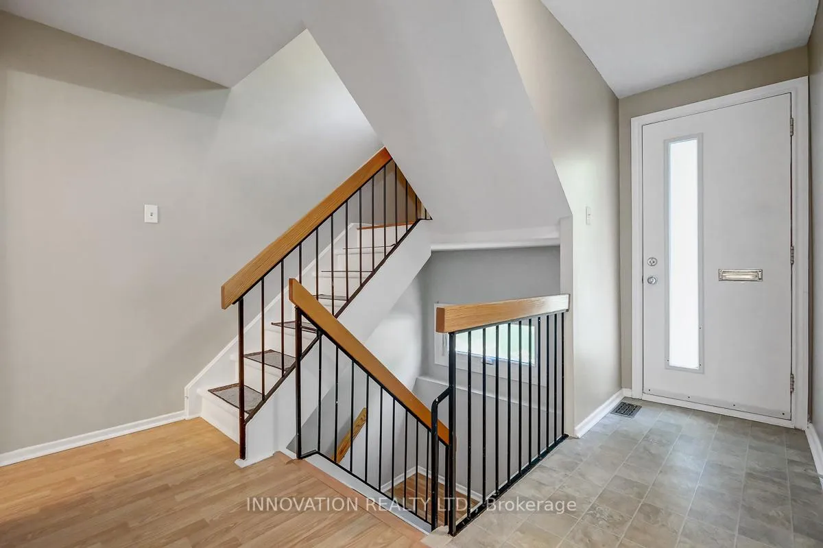 Photo 4 of 2113 Stonehenge Crescent, Ottawa, Pineview — HOMEH