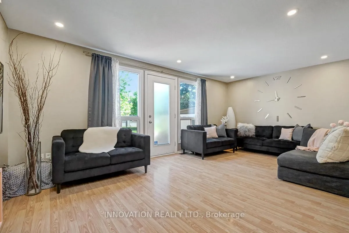 Photo 5 of 2113 Stonehenge Crescent, Ottawa, Pineview — HOMEH