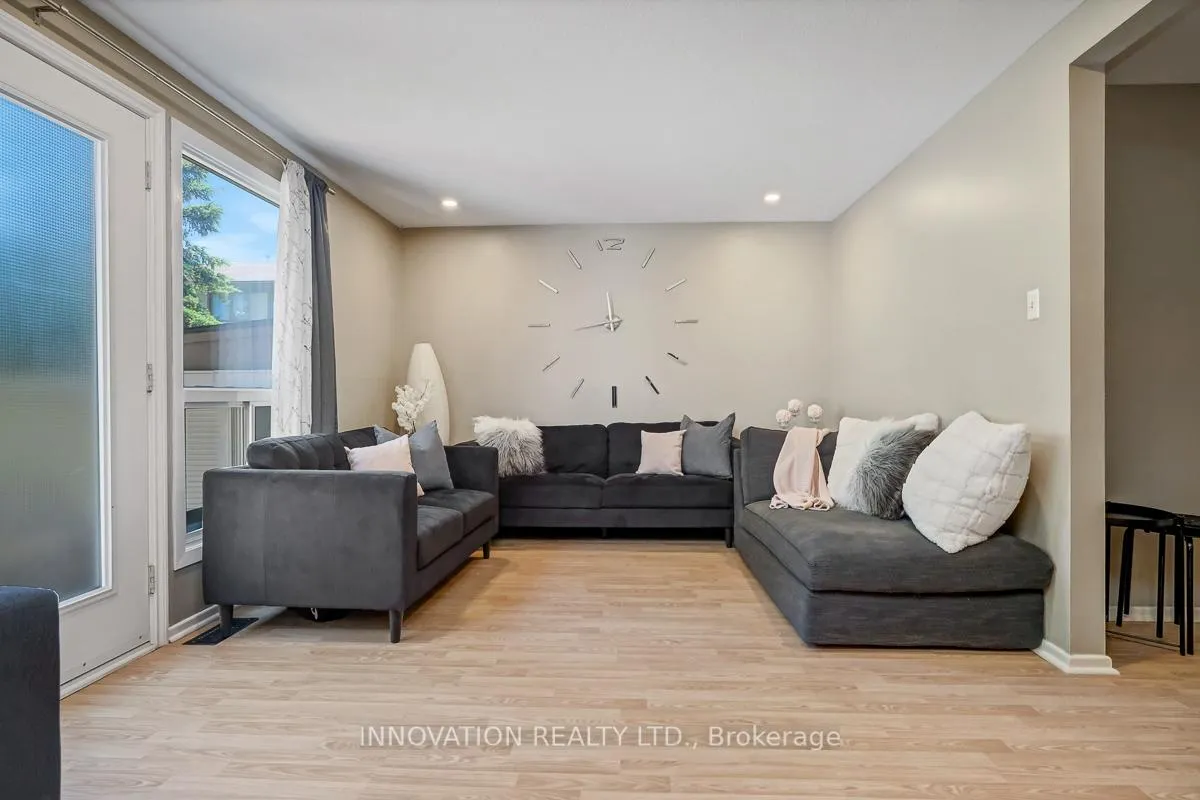 Photo 6 of 2113 Stonehenge Crescent, Ottawa, Pineview — HOMEH