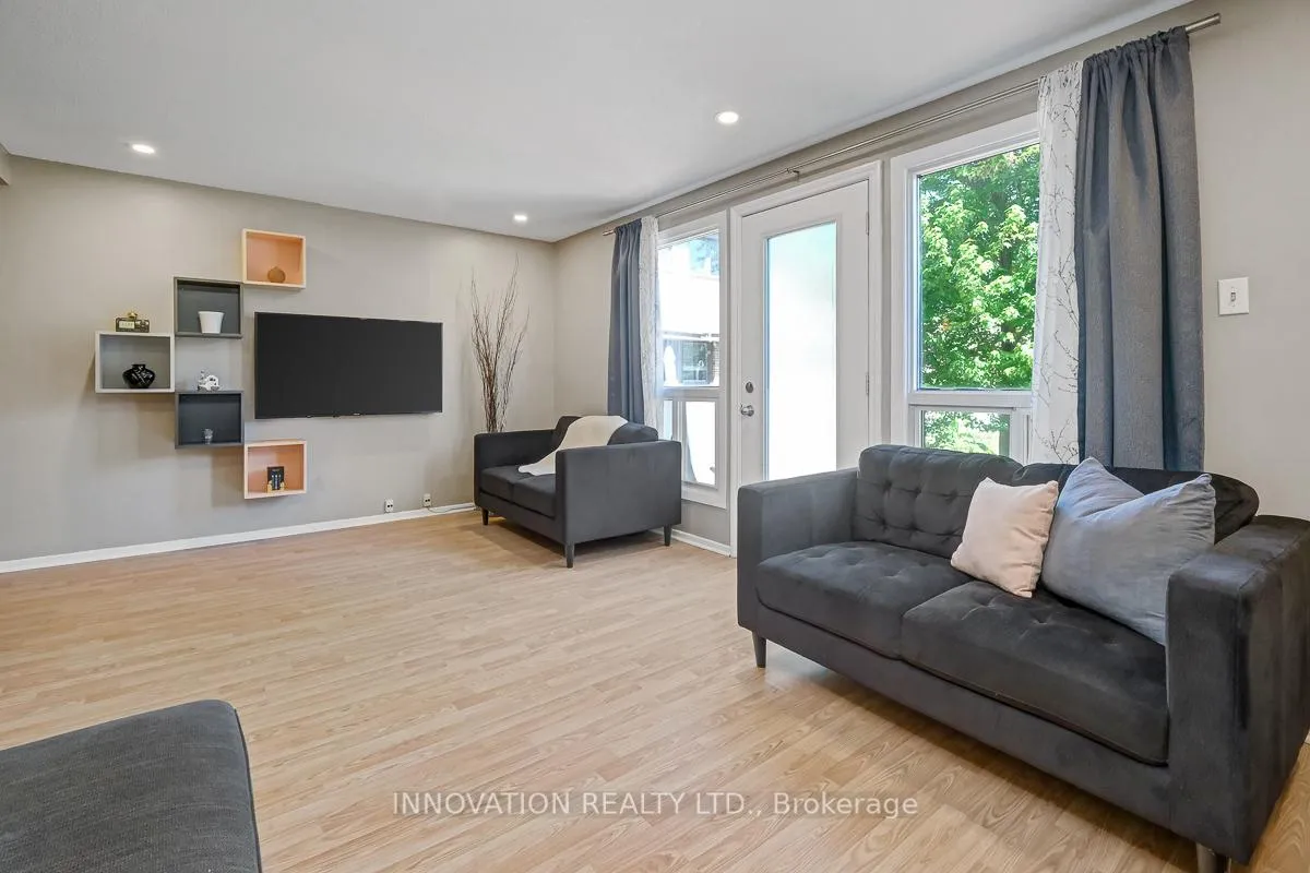 Photo 7 of 2113 Stonehenge Crescent, Ottawa, Pineview — HOMEH