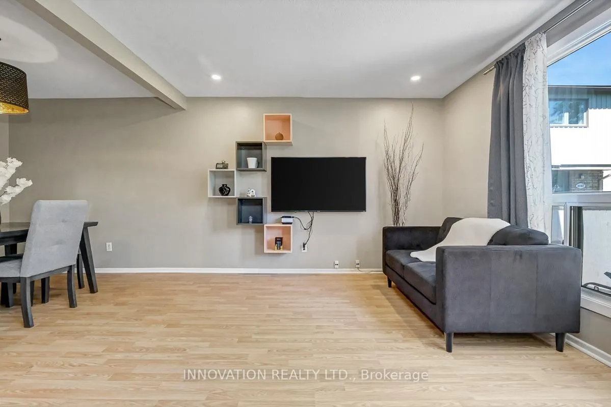 Photo 9 of 2113 Stonehenge Crescent, Ottawa, Pineview — HOMEH