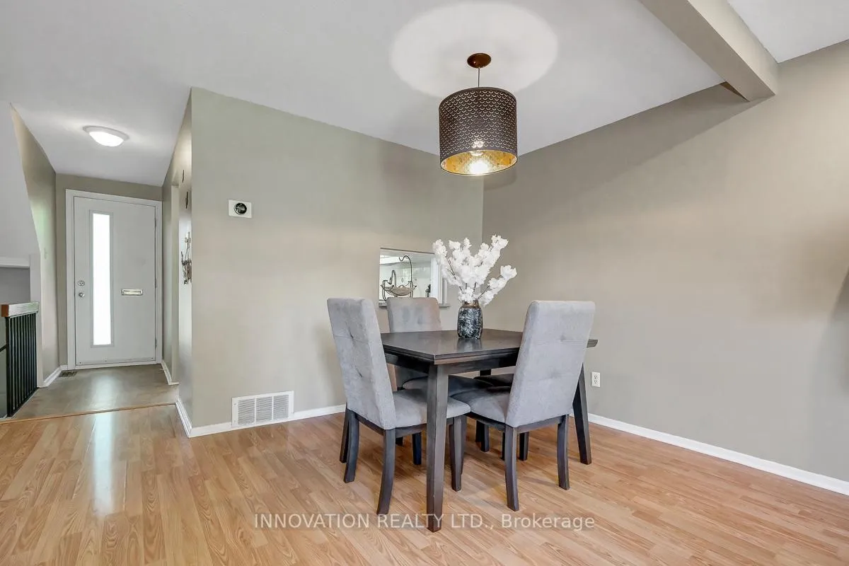 Photo 10 of 2113 Stonehenge Crescent, Ottawa, Pineview — HOMEH
