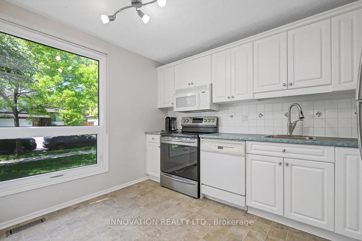 Photo 13 of 2113 Stonehenge Crescent, Ottawa, Pineview — HOMEH