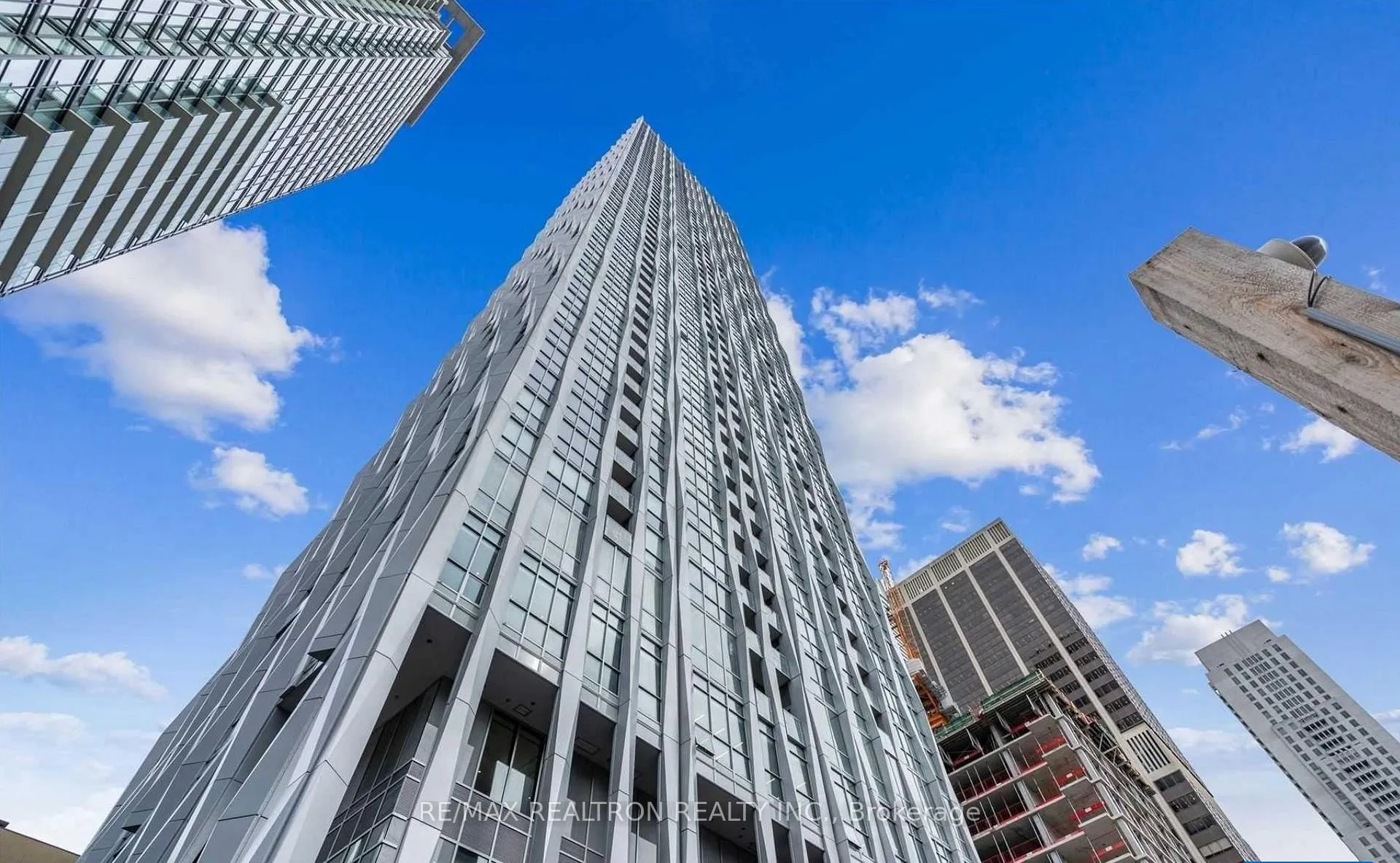 Front of Unit 3408, 1 Yorkville Avenue