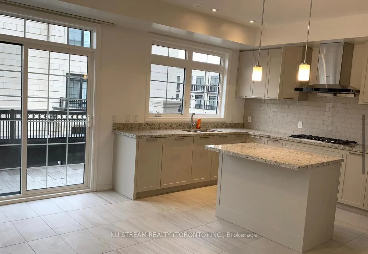 Photo 5 of 76 Village Parkway, Markham, Unionville — HOMEH