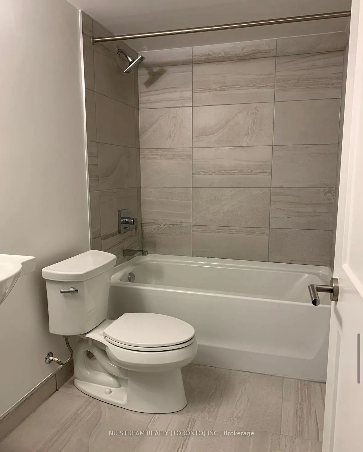 Photo 11 of 76 Village Parkway, Markham, Unionville — HOMEH