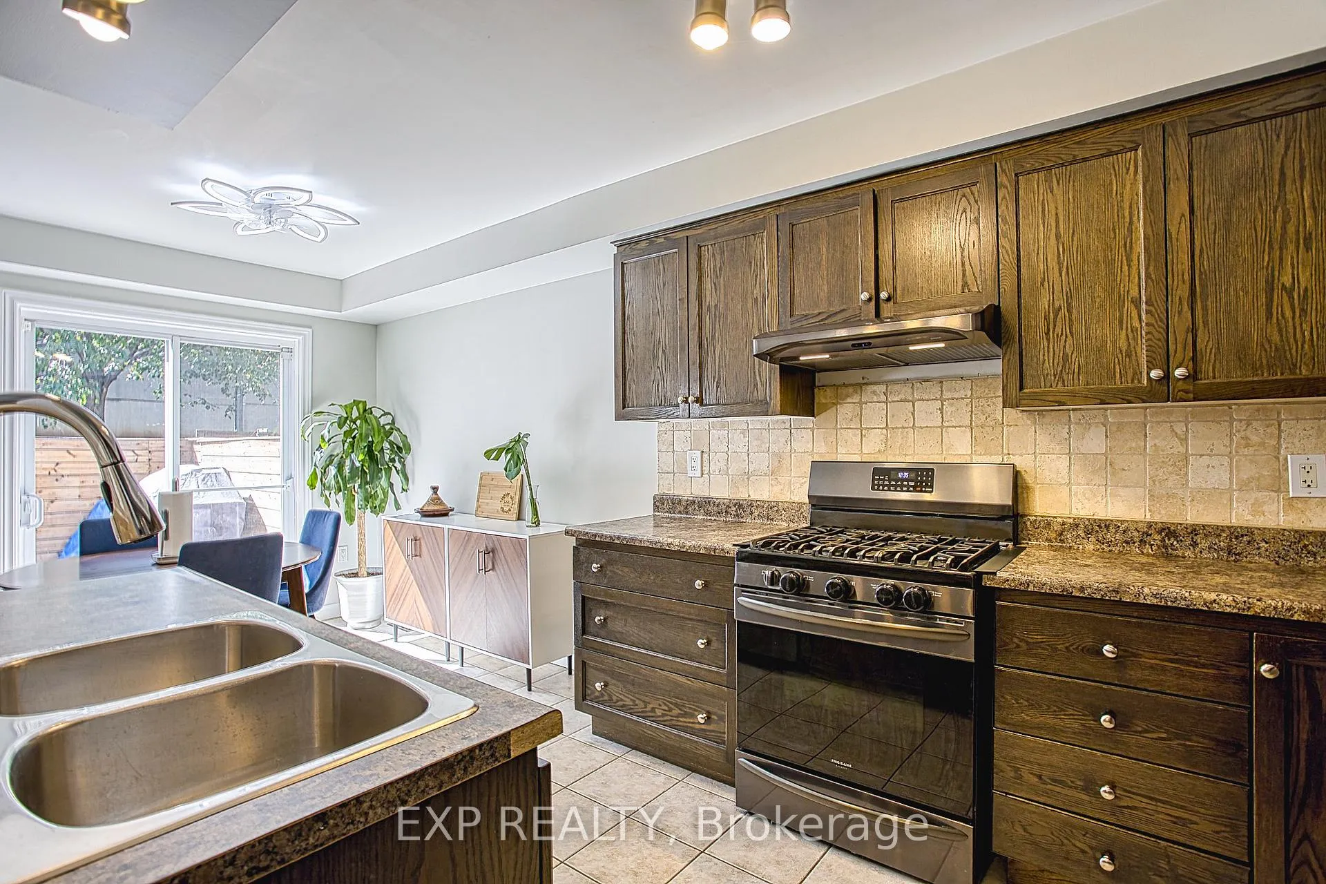 Photo 13 of Unit 2, 25 Ivybridge Drive, Hamilton, Lakeshore — HOMEH