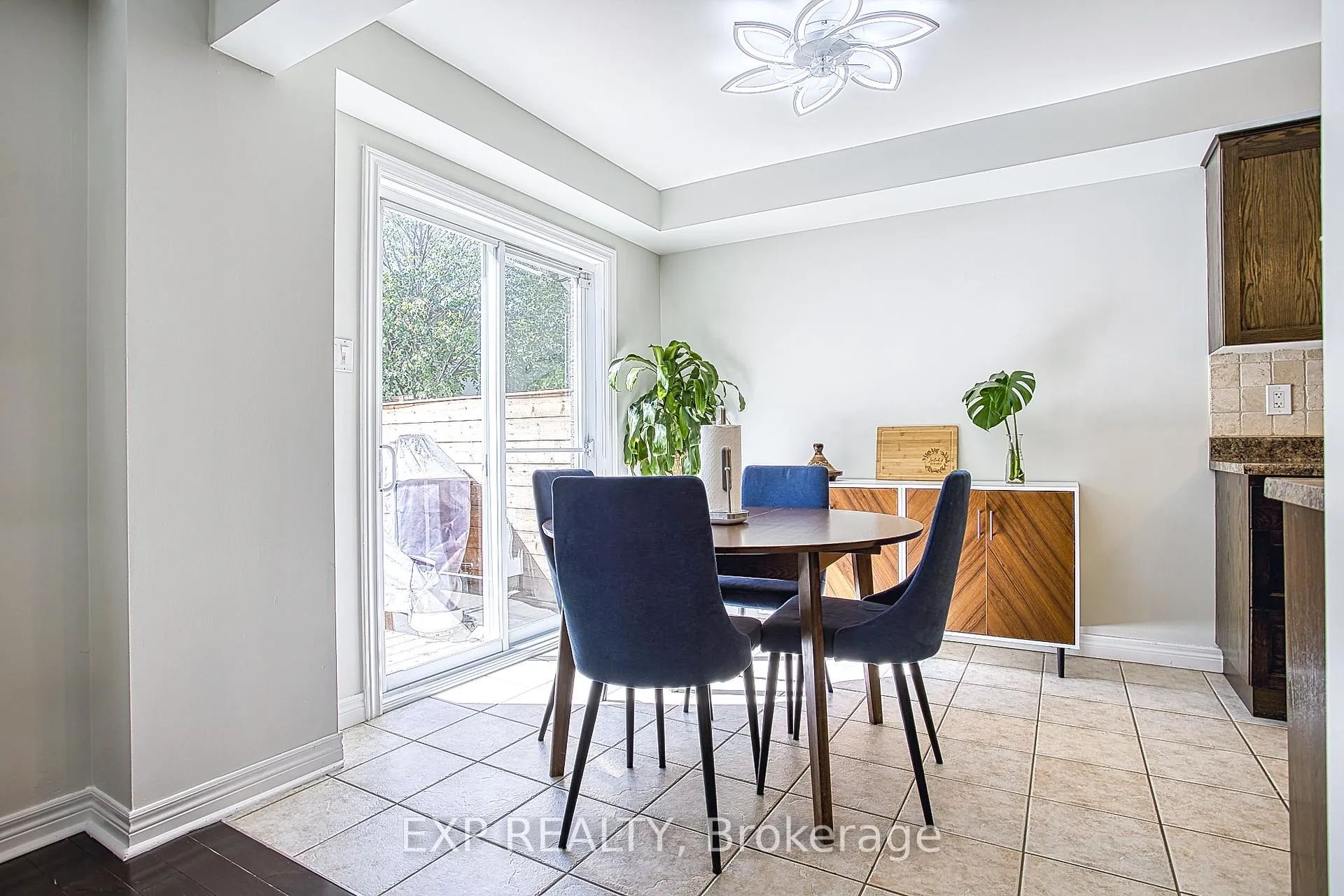 Photo 17 of Unit 2, 25 Ivybridge Drive, Hamilton, Lakeshore — HOMEH