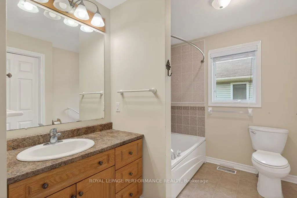Photo 10 of 1008 Ada Barrington Private, Ottawa, Greely — HOMEH