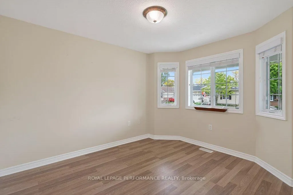 Photo 12 of 1008 Ada Barrington Private, Ottawa, Greely — HOMEH