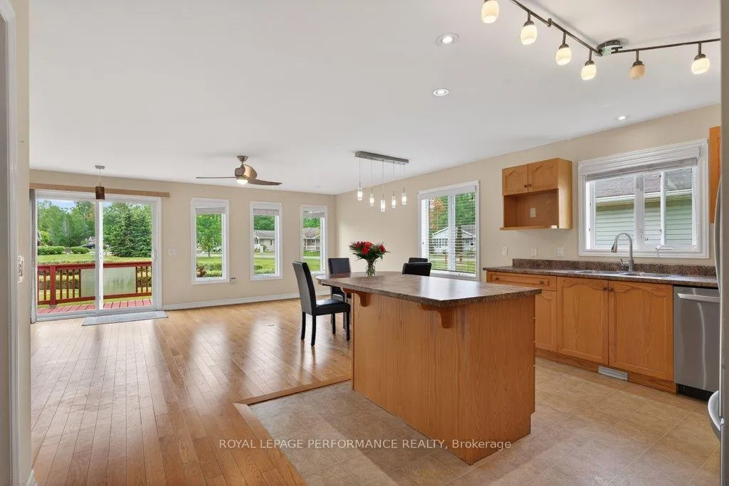 Photo 13 of 1008 Ada Barrington Private, Ottawa, Greely — HOMEH