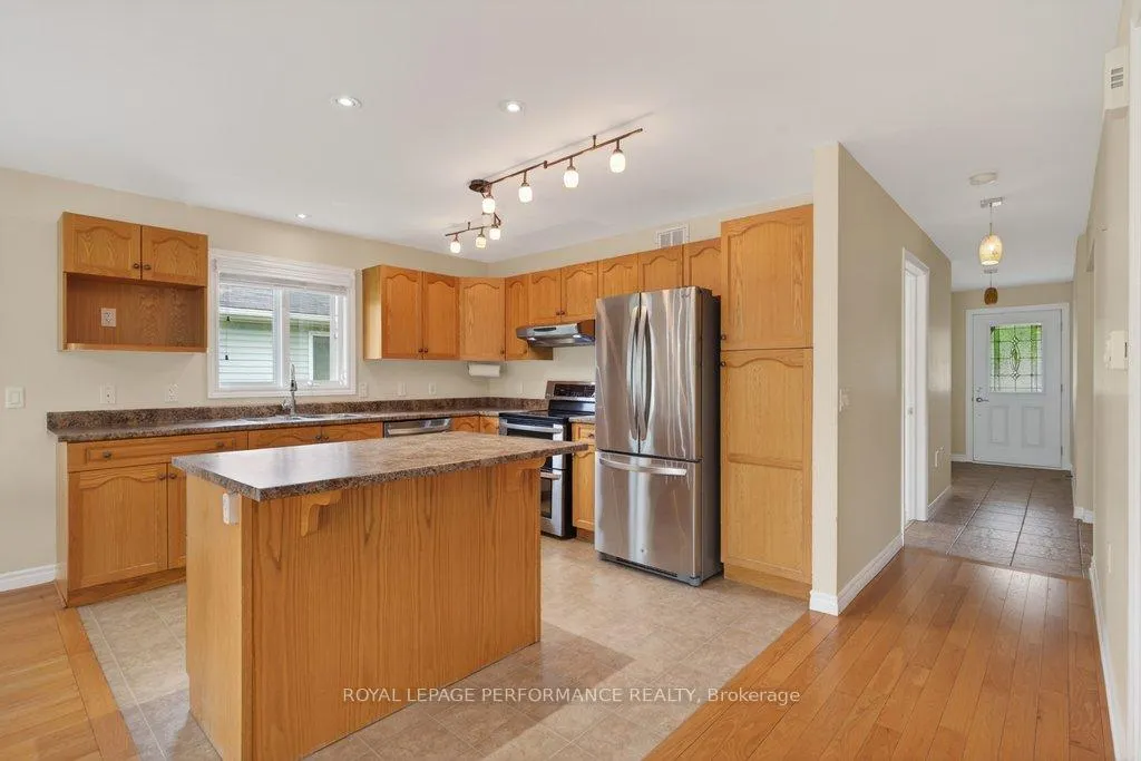 Photo 14 of 1008 Ada Barrington Private, Ottawa, Greely — HOMEH