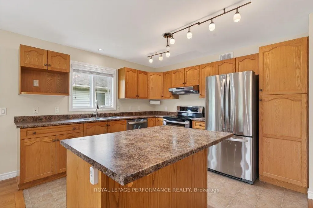 Photo 15 of 1008 Ada Barrington Private, Ottawa, Greely — HOMEH
