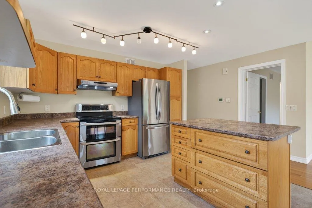 Photo 16 of 1008 Ada Barrington Private, Ottawa, Greely — HOMEH