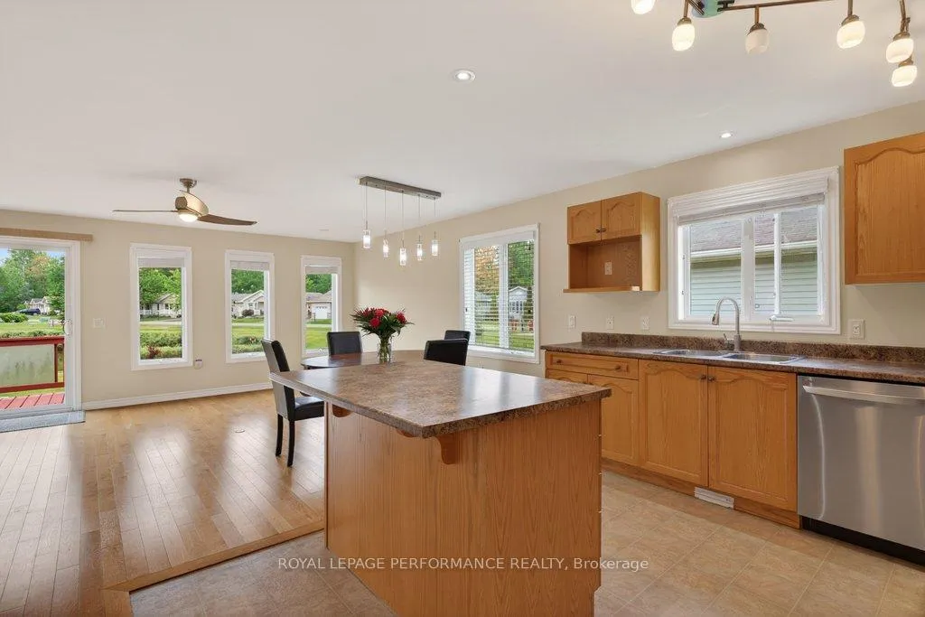 Photo 18 of 1008 Ada Barrington Private, Ottawa, Greely — HOMEH