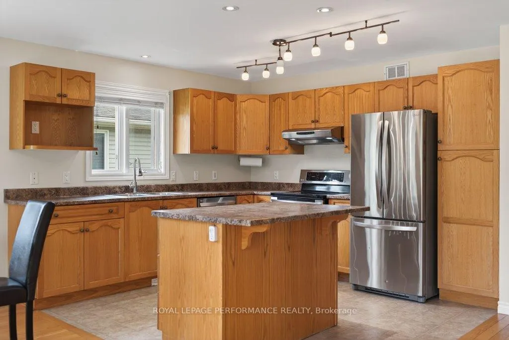 Photo 19 of 1008 Ada Barrington Private, Ottawa, Greely — HOMEH