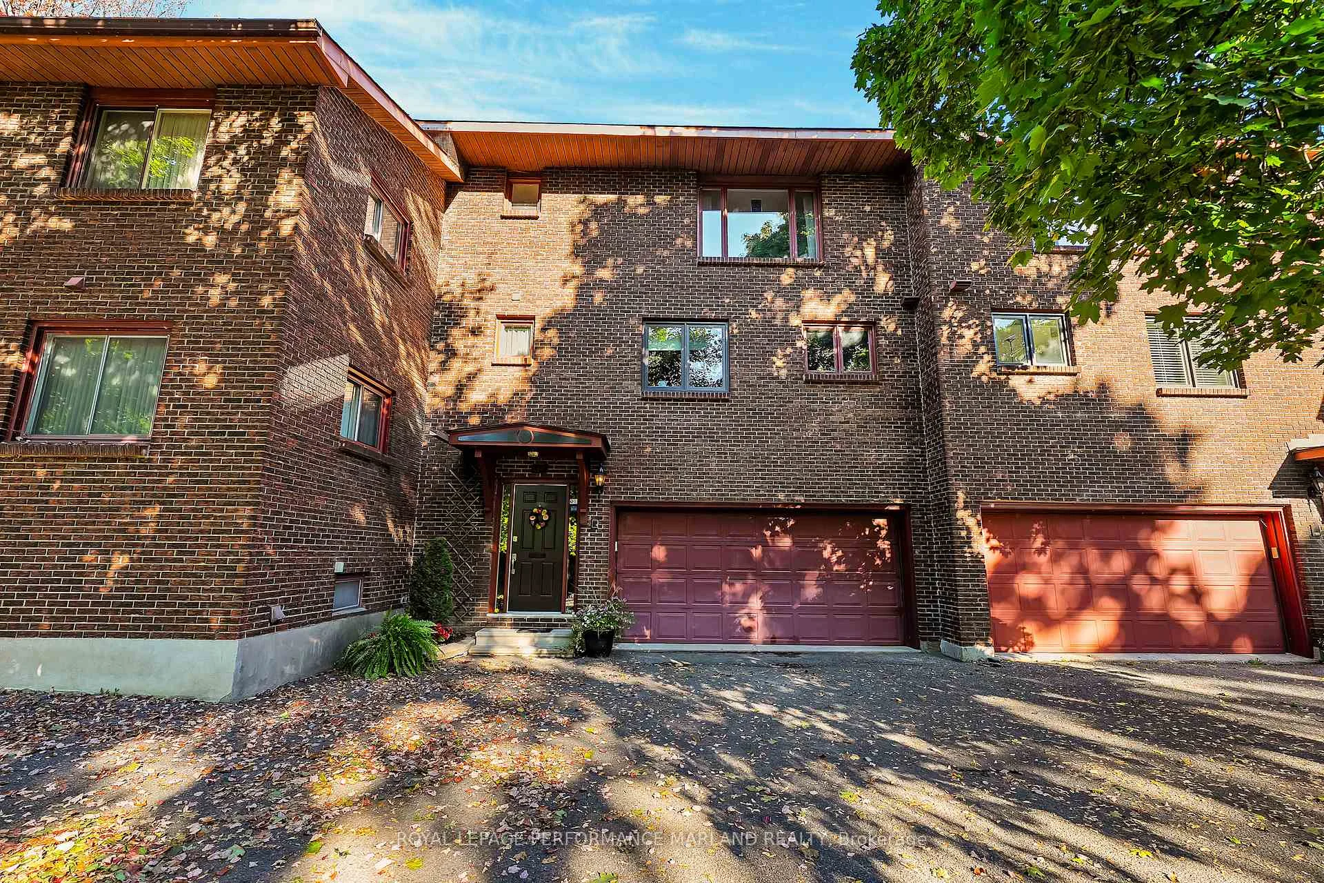Photo 3 of 31 Aylen Avenue, Ottawa, Woodroffe — HOMEH