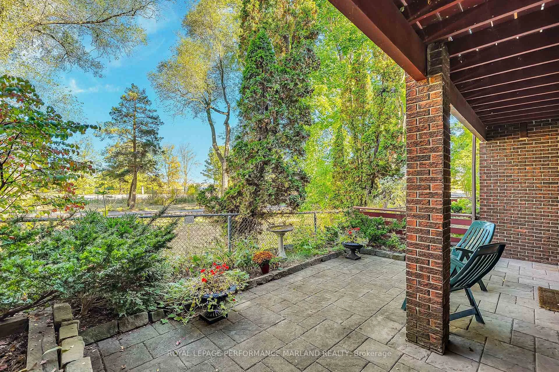 Photo 5 of 31 Aylen Avenue, Ottawa, Woodroffe — HOMEH