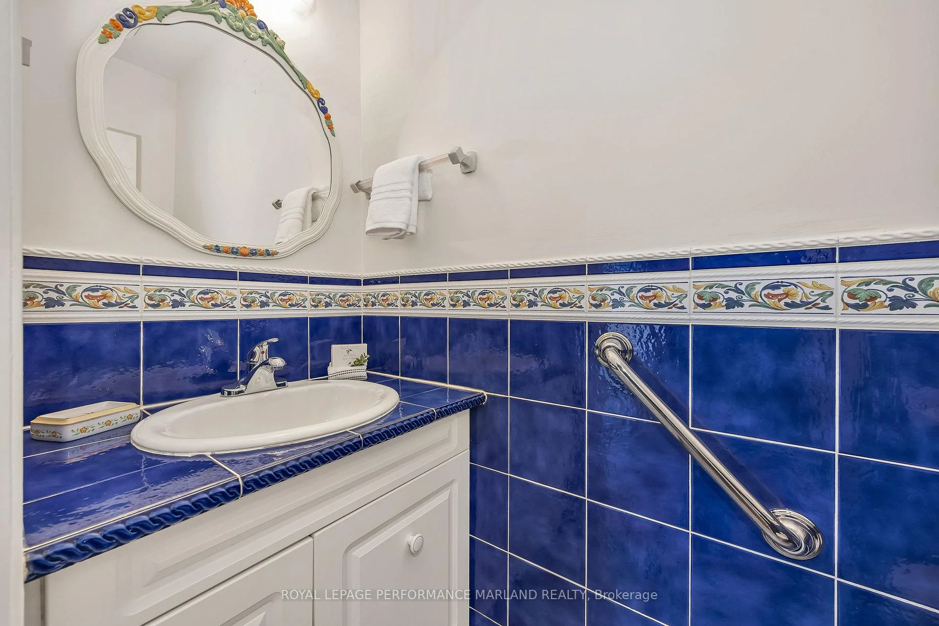 Photo 12 of 31 Aylen Avenue, Ottawa, Woodroffe — HOMEH