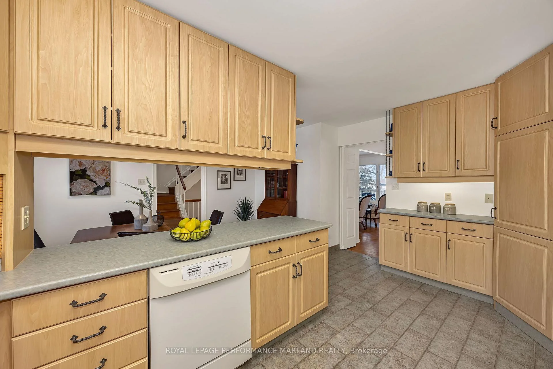 Photo 19 of 31 Aylen Avenue, Ottawa, Woodroffe — HOMEH