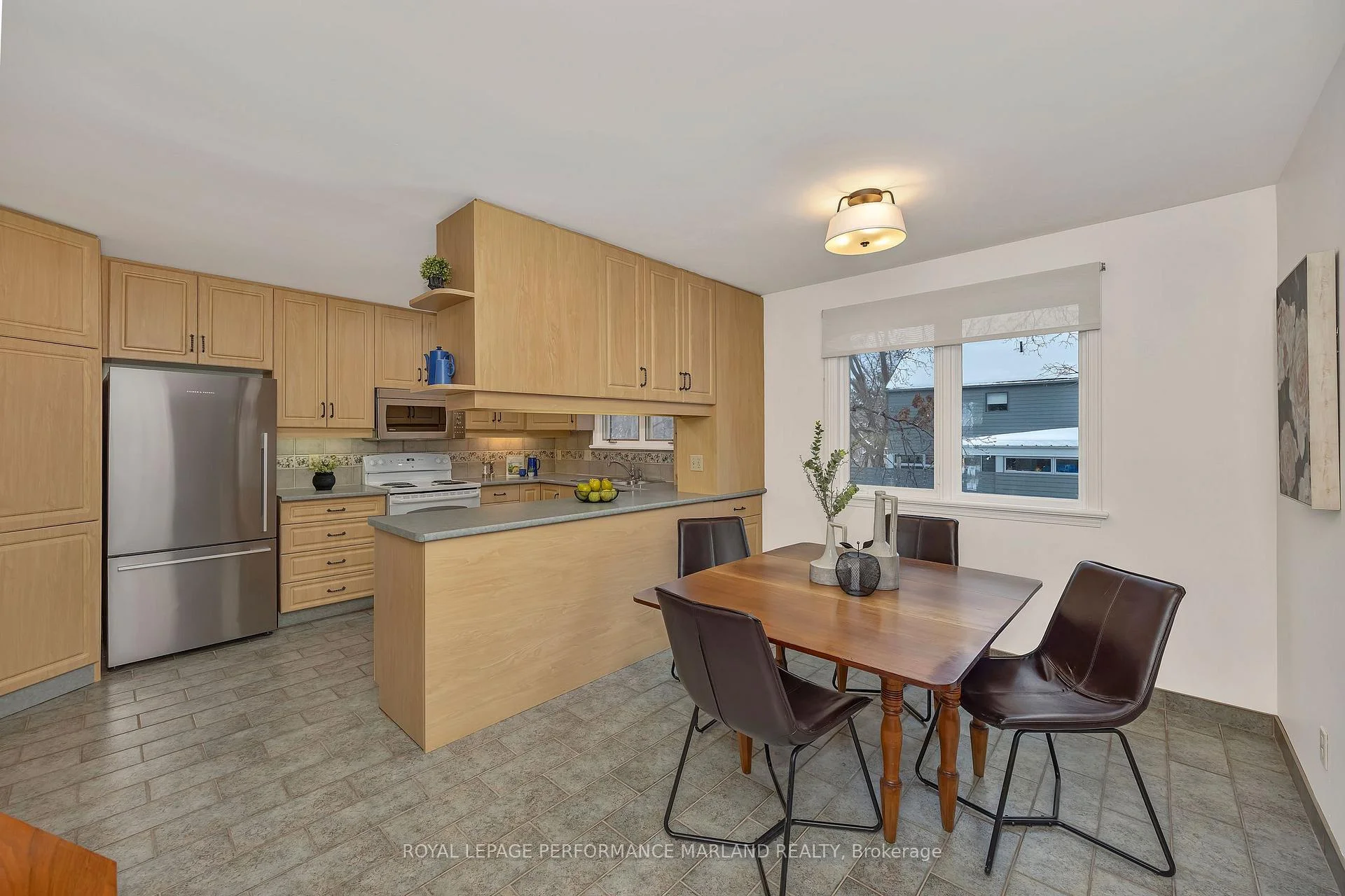 Photo 21 of 31 Aylen Avenue, Ottawa, Woodroffe — HOMEH