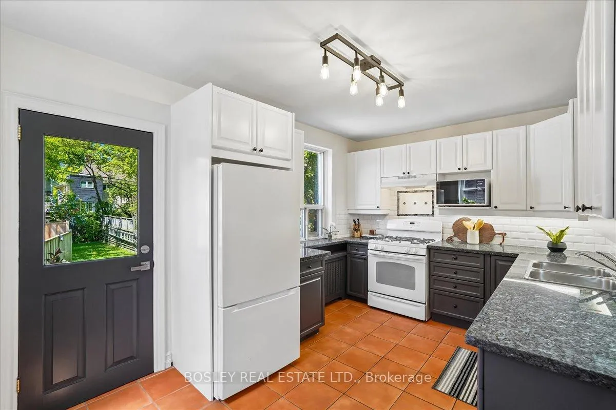 Photo 13 of 92 Seventh Street, Etobicoke, New Toronto — HOMEH