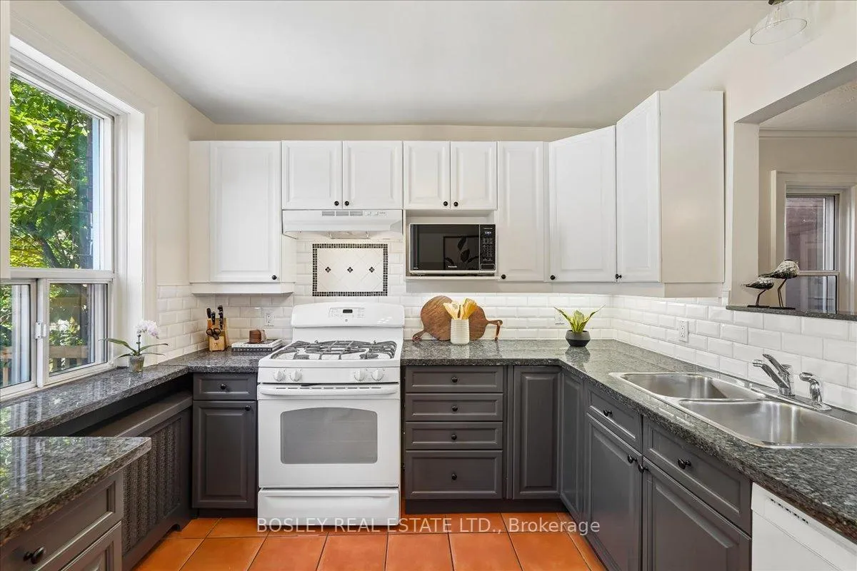 Photo 15 of 92 Seventh Street, Etobicoke, New Toronto — HOMEH