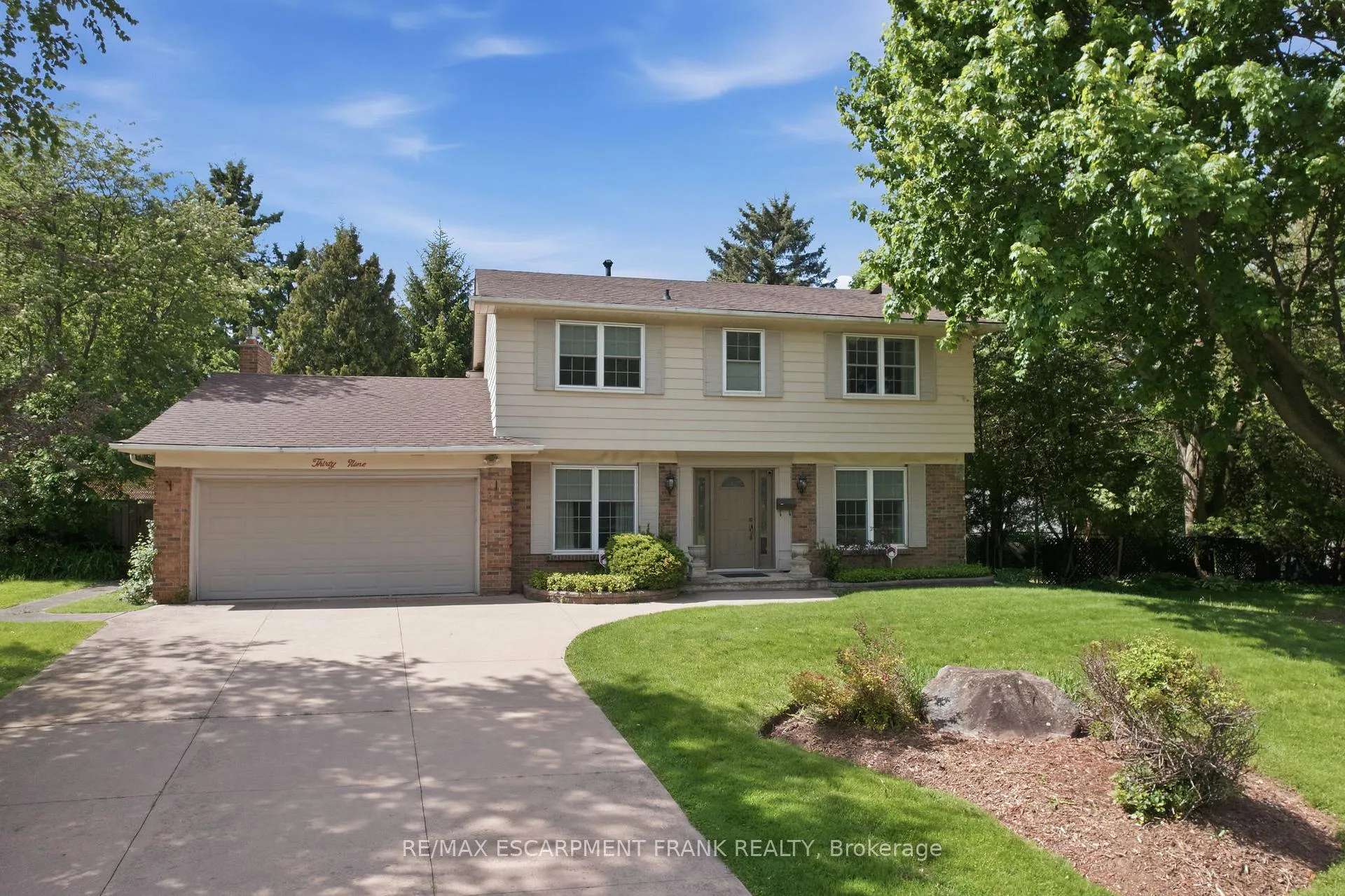 Photo 1 of 39 Maureen Avenue, Hamilton, Ancaster — HOMEH