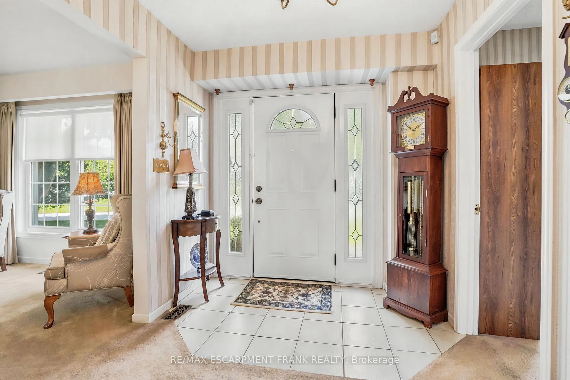 Photo 6 of 39 Maureen Avenue, Hamilton, Ancaster — HOMEH