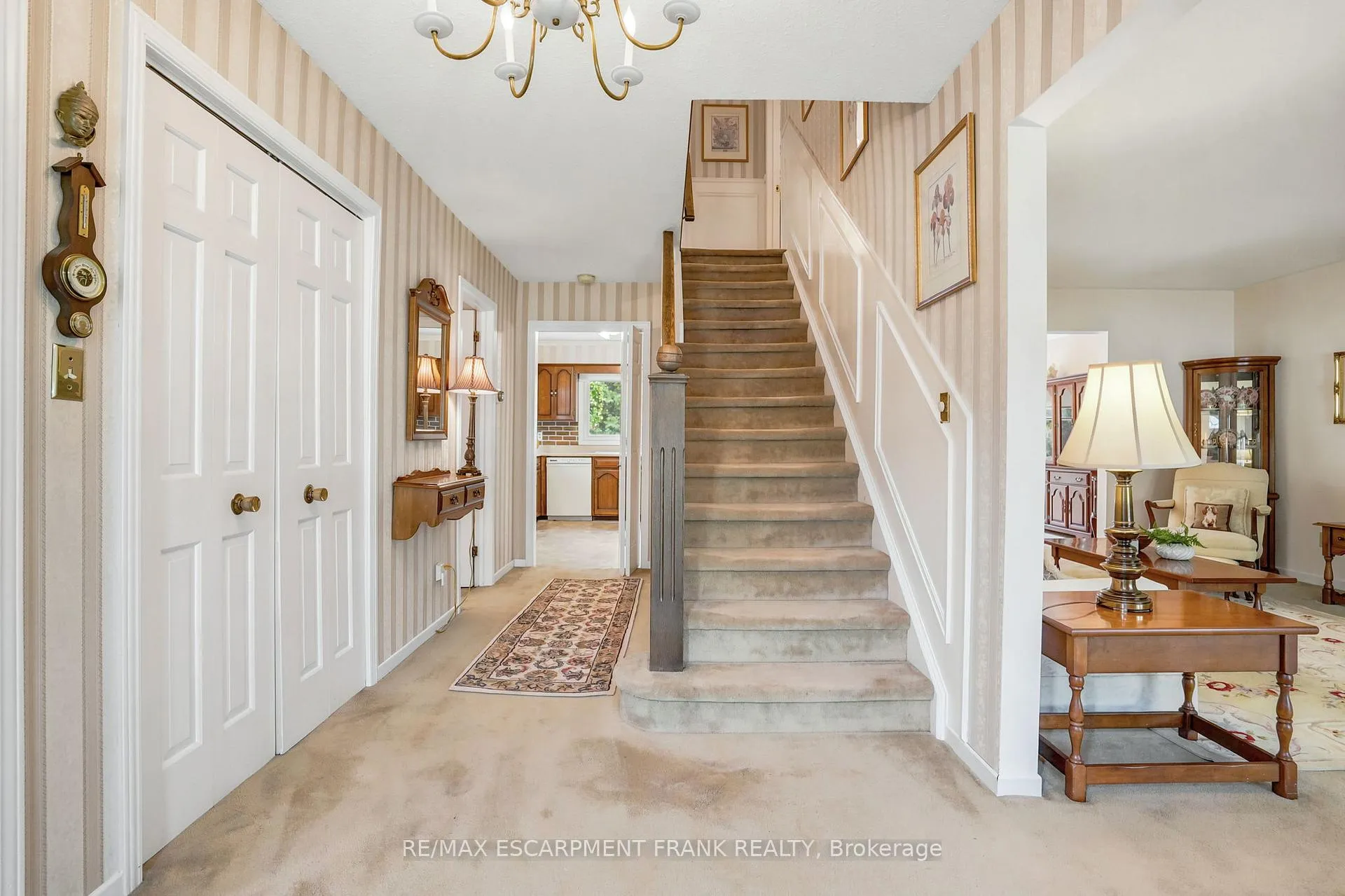 Photo 7 of 39 Maureen Avenue, Hamilton, Ancaster — HOMEH