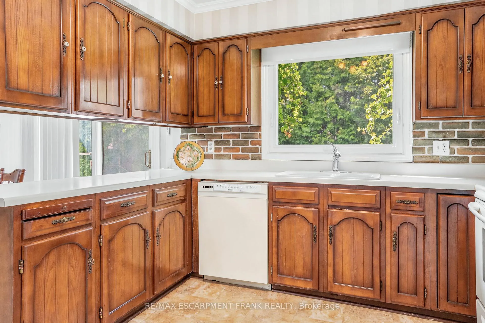 Photo 15 of 39 Maureen Avenue, Hamilton, Ancaster — HOMEH