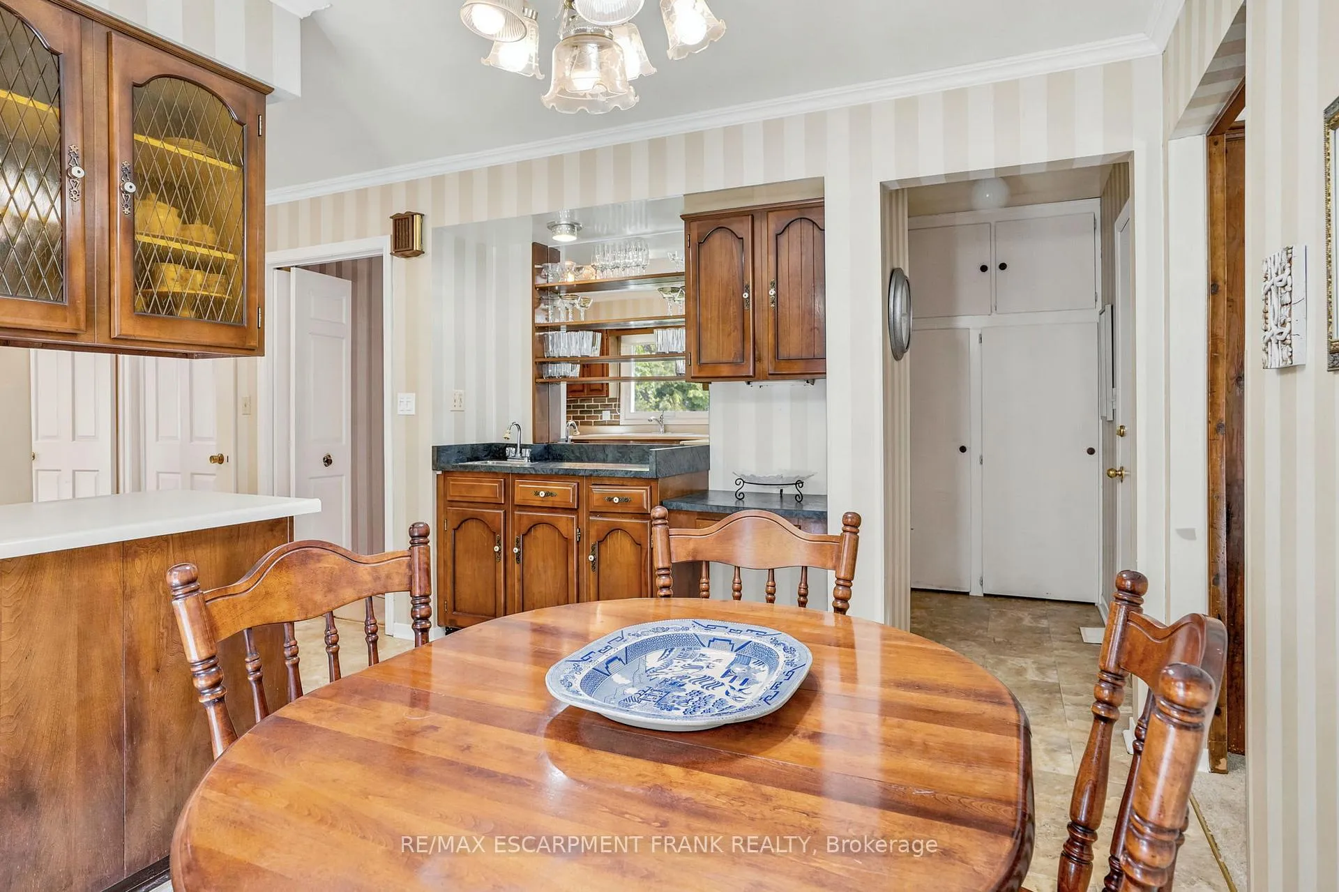 Photo 18 of 39 Maureen Avenue, Hamilton, Ancaster — HOMEH