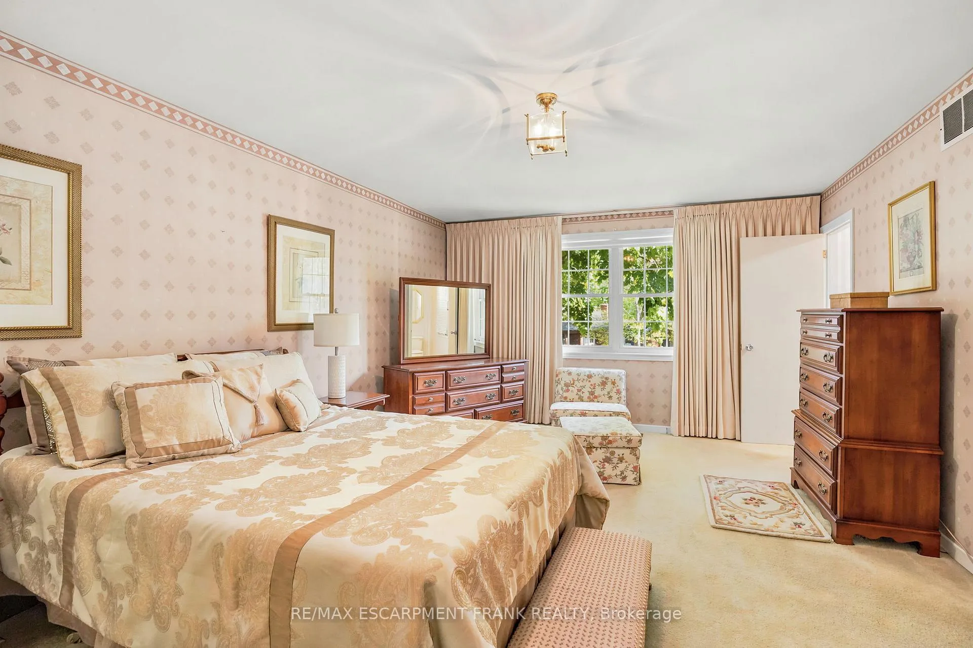 Photo 25 of 39 Maureen Avenue, Hamilton, Ancaster — HOMEH