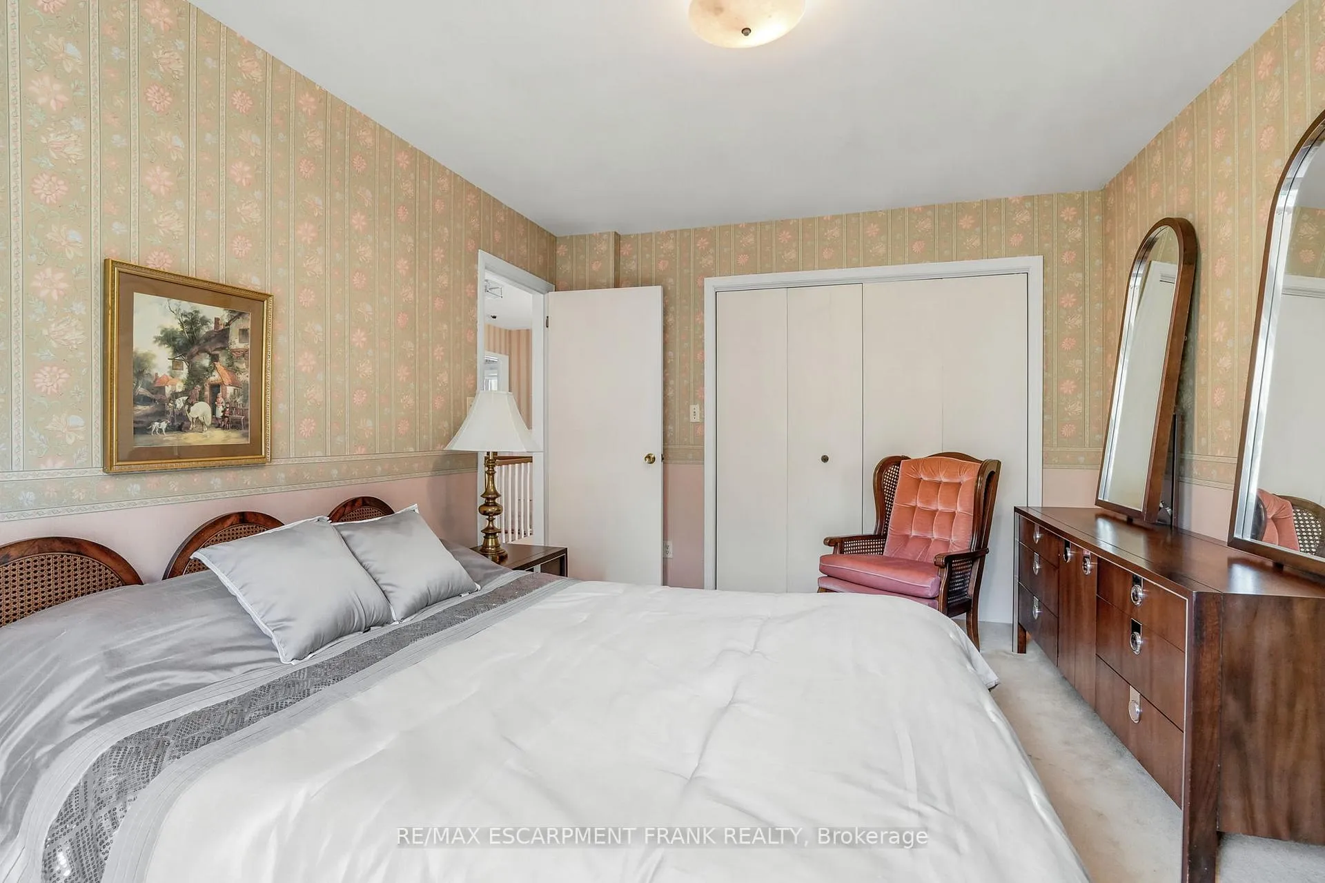 Photo 29 of 39 Maureen Avenue, Hamilton, Ancaster — HOMEH