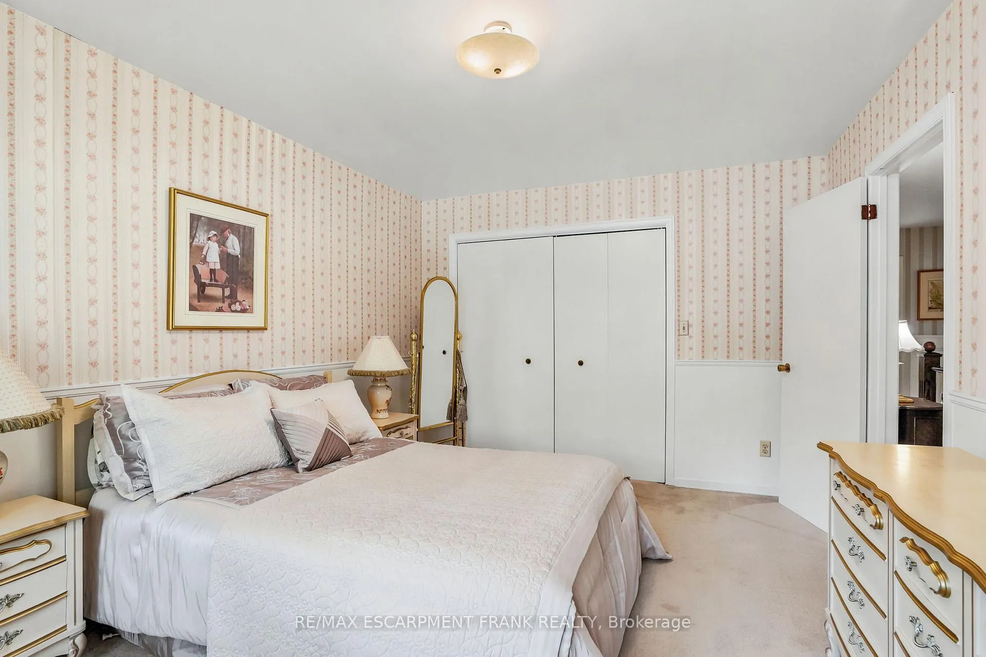 Photo 34 of 39 Maureen Avenue, Hamilton, Ancaster — HOMEH