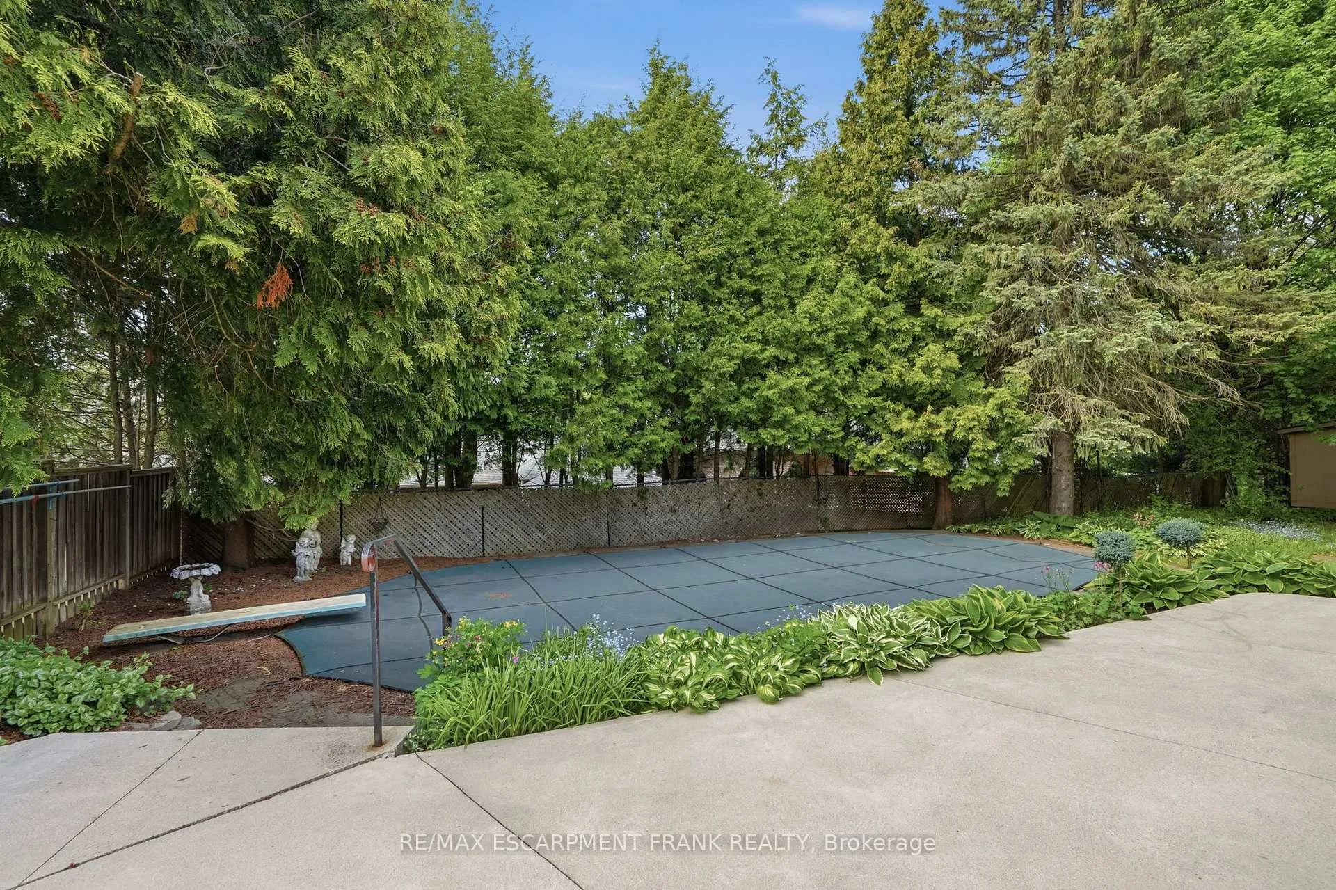 Photo 38 of 39 Maureen Avenue, Hamilton, Ancaster — HOMEH
