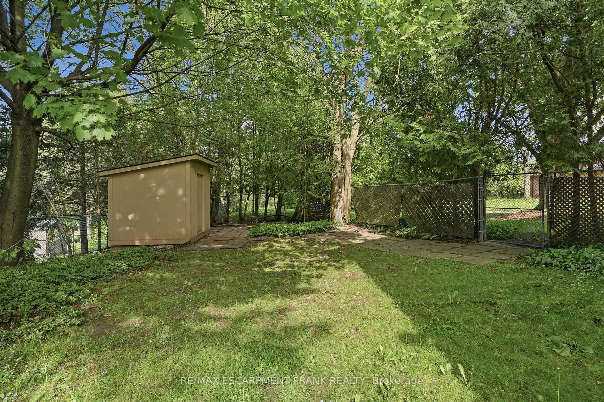 Photo 41 of 39 Maureen Avenue, Hamilton, Ancaster — HOMEH