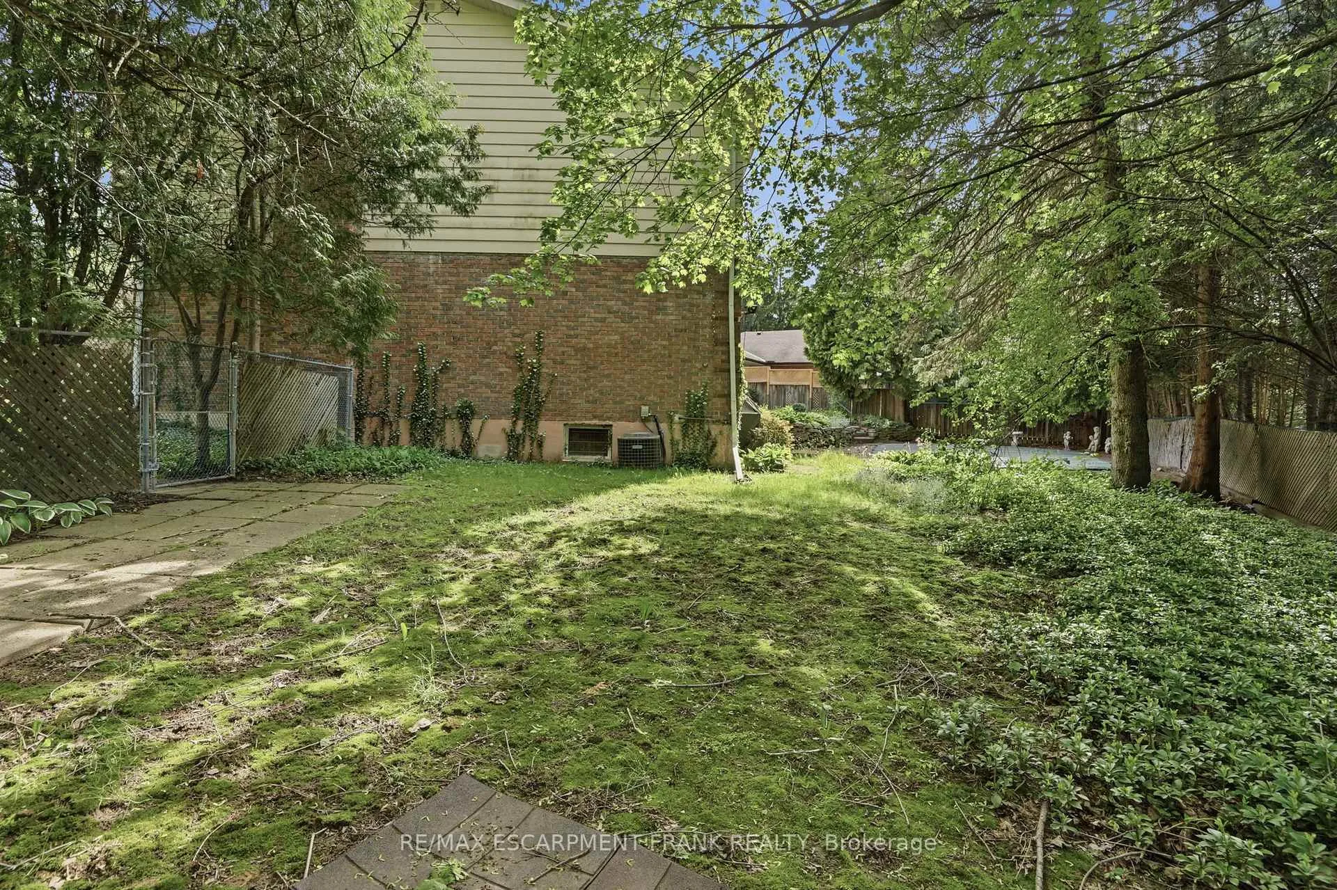 Photo 42 of 39 Maureen Avenue, Hamilton, Ancaster — HOMEH