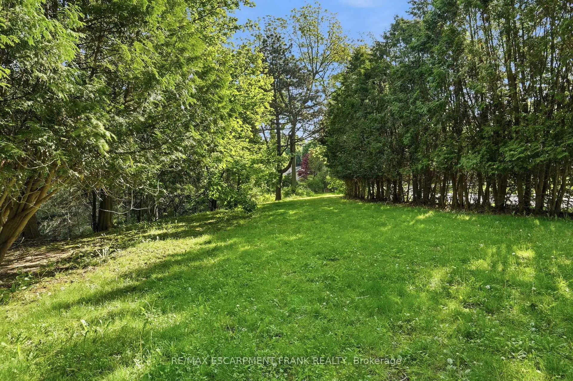 Photo 45 of 39 Maureen Avenue, Hamilton, Ancaster — HOMEH